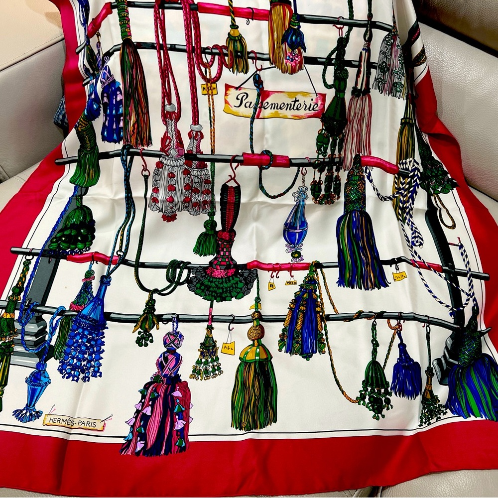 MAKE YOUR BEST OFFER BEFORE 6/15!!MOVING OUT OF COUNTRY Iconic Hermes Silk Scarf